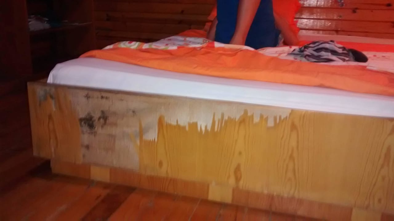 Bett mit Schimmelbelag Hotel Andiz Beach