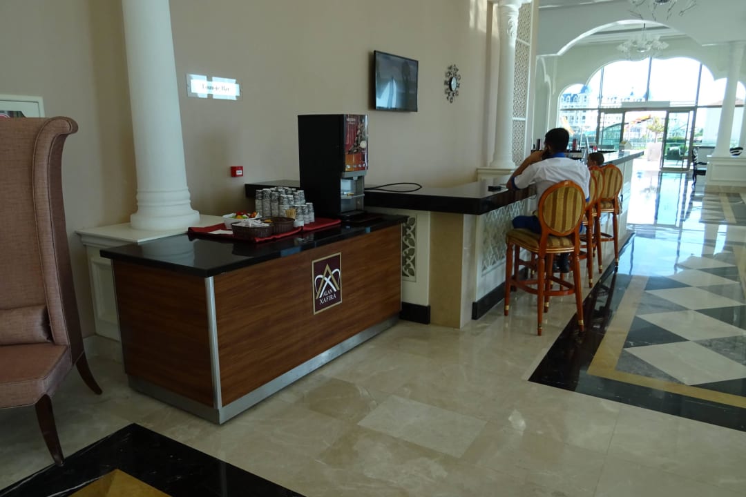 Bar im Erdgeschoss Alan Xafira Deluxe Resort & Spa