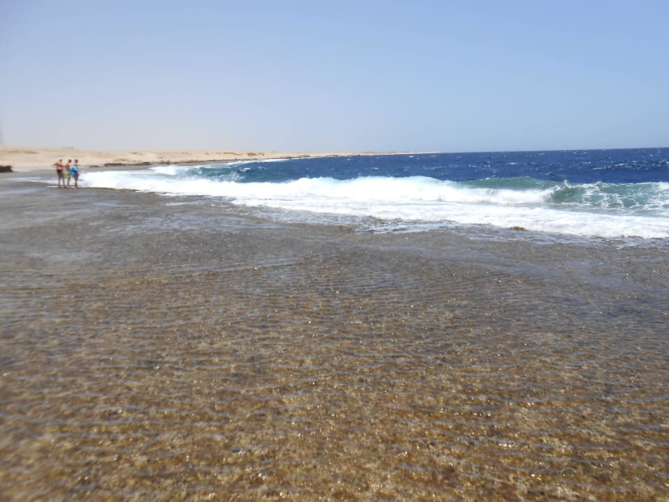 Pozvolný vstup do moře = nikdo se nekoupe Coral Hills Resorts & SPA