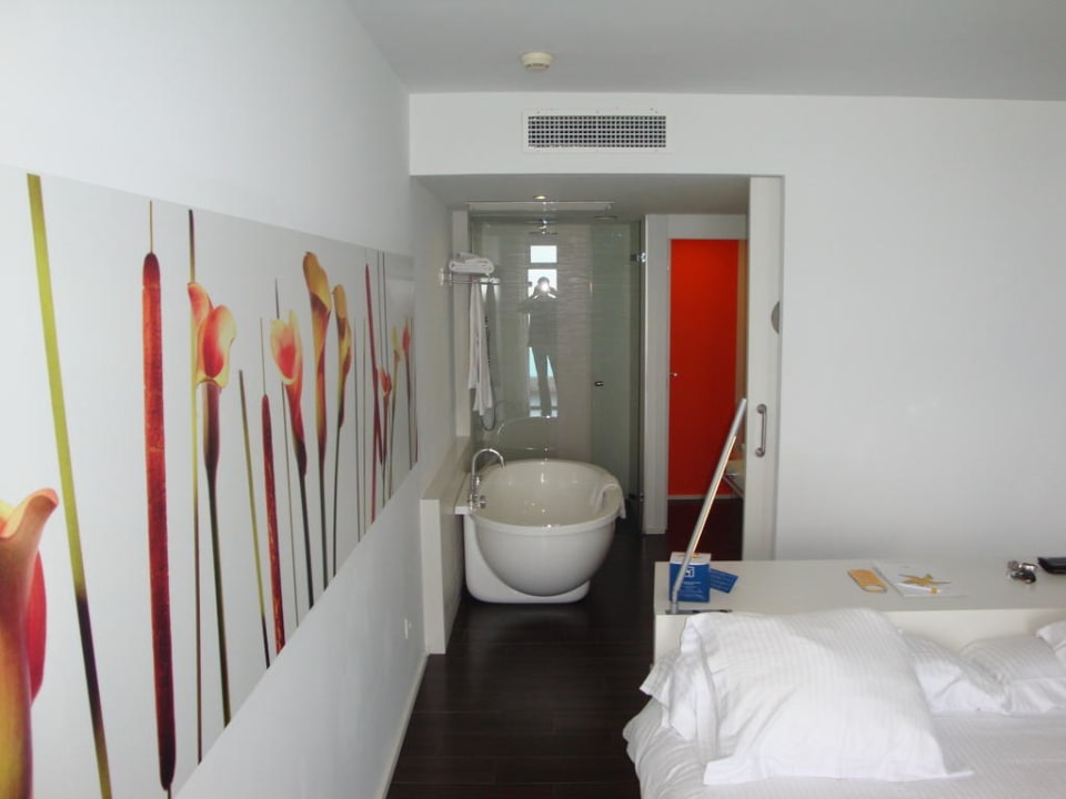 Blick in das Badezimmer Iberostar Waves Bahia de Palma