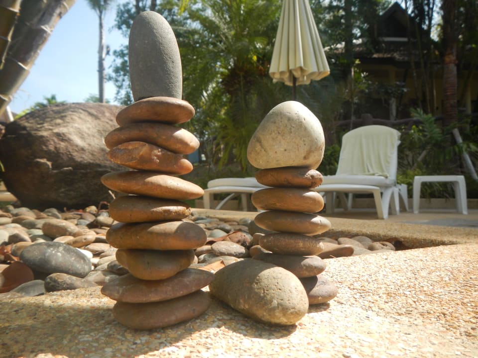 Spielerei am Pool The Leaf on The Sands by Katathani