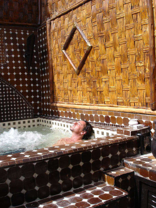 Riad jacuzzi Marrakech-king size heated jacuzzi Guesthouse Dar Najat