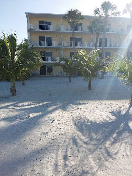 Unten links Hotel Outrigger Beach Resort