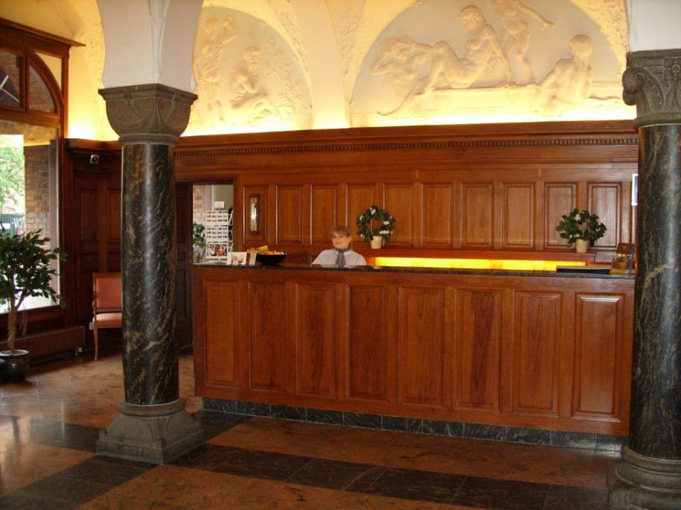 Die Rezeption Hotel Ascot
