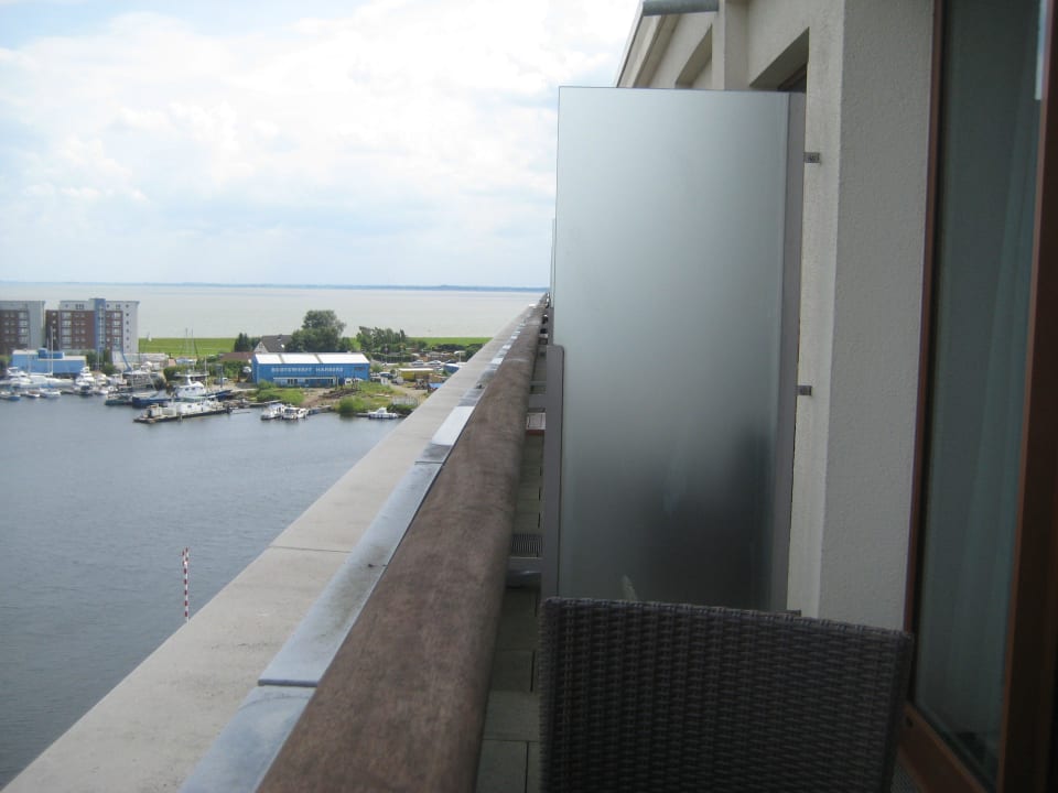 Balkon Blick nach rechts ATLANTIC Hotel Wilhelmshaven