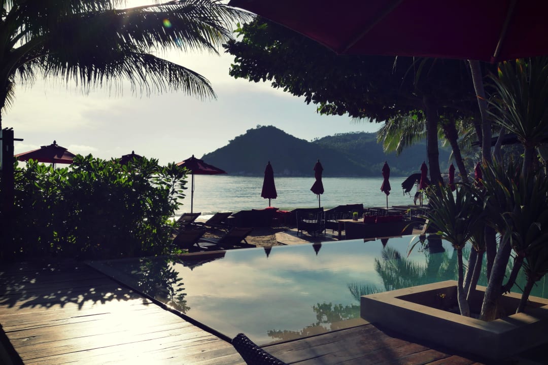 Pool in the early morning Anantara Rasananda Koh Phangan -  Villas