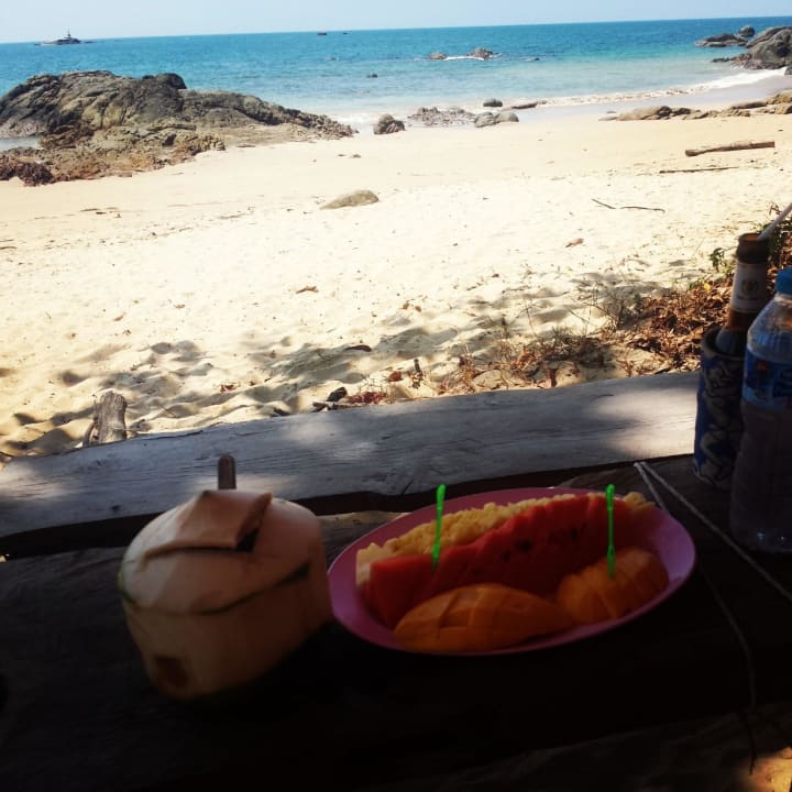 Lunch am Strand The Briza Beach Resort Khaolak