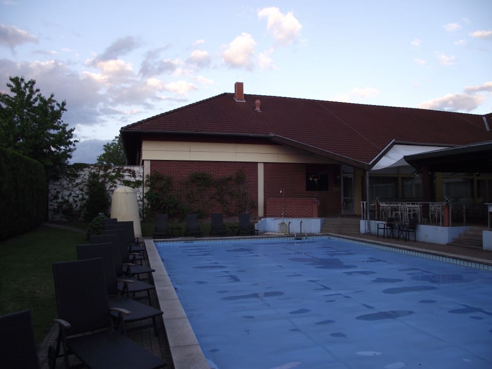 1.Tag am Pool Leonardo Hotel Heidelberg-Walldorf