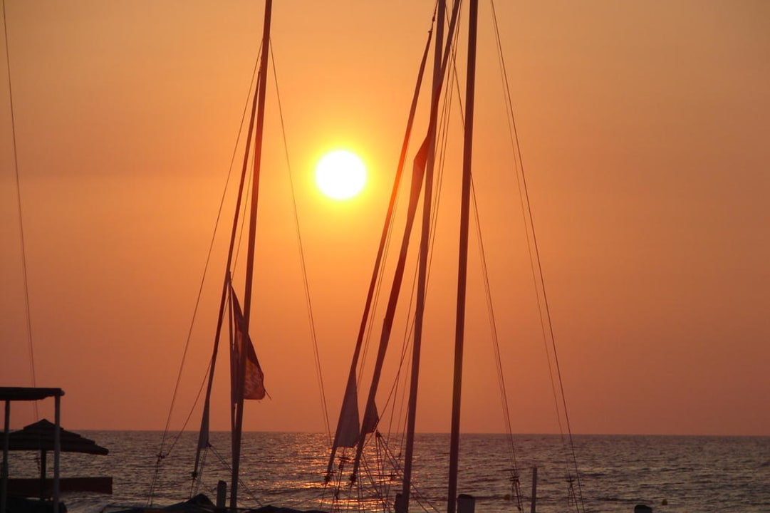 Sonnenuntergang Bella Beach Hotel