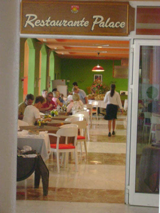 Blick ins Hauptrestaurant Chatur Playa Real Resort