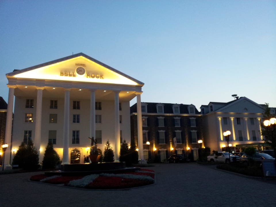 Hotelanlage am Abend Hotel Bell Rock Europa-Park