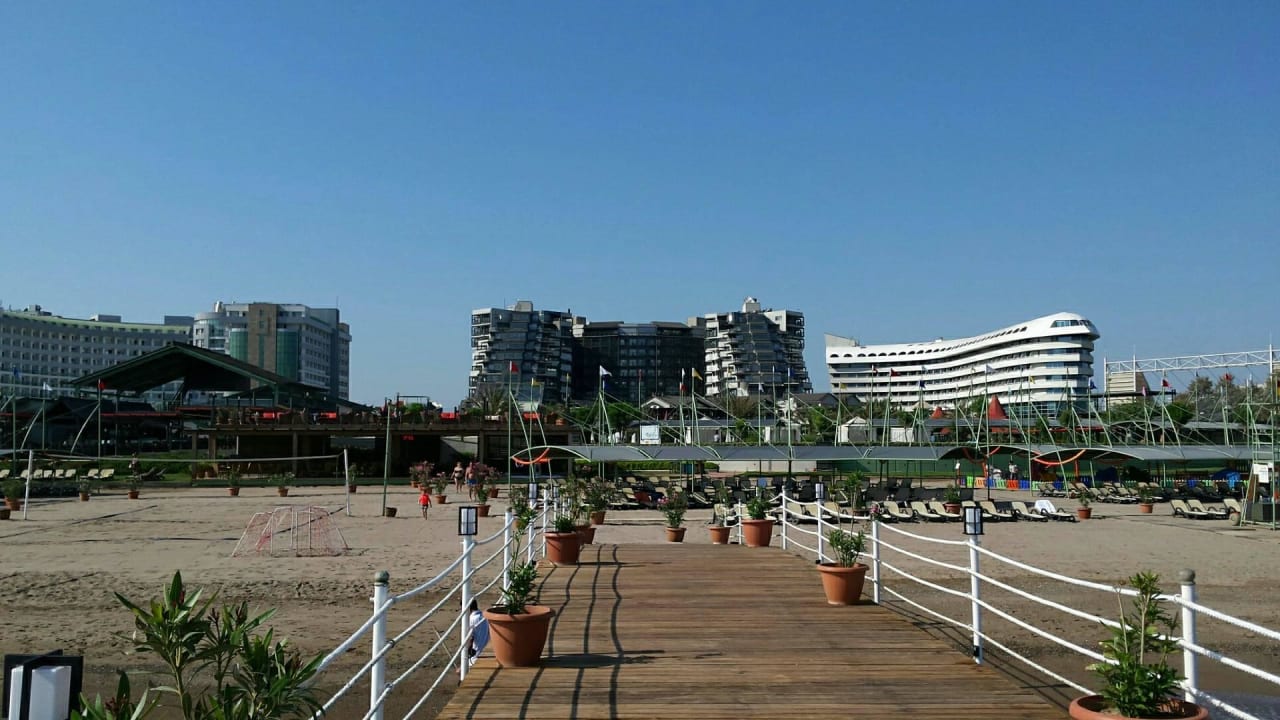 Hotel vanaf het strand  Limak Lara Deluxe Hotel & Resort