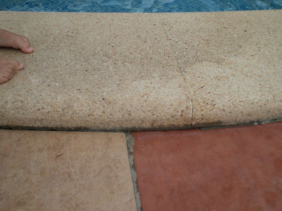 Hohe Kanten - Sturzgefahr für Kleinkinder Flipflop Cala Romantica