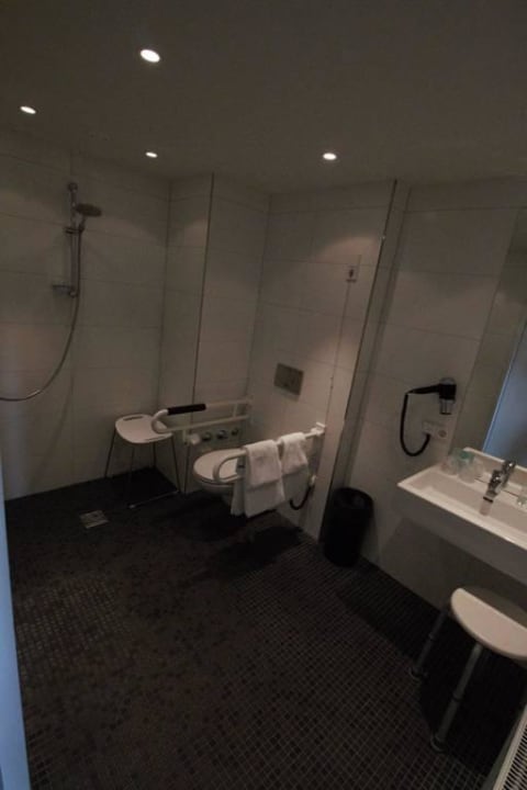 Badezimmer Motel One Salzburg
