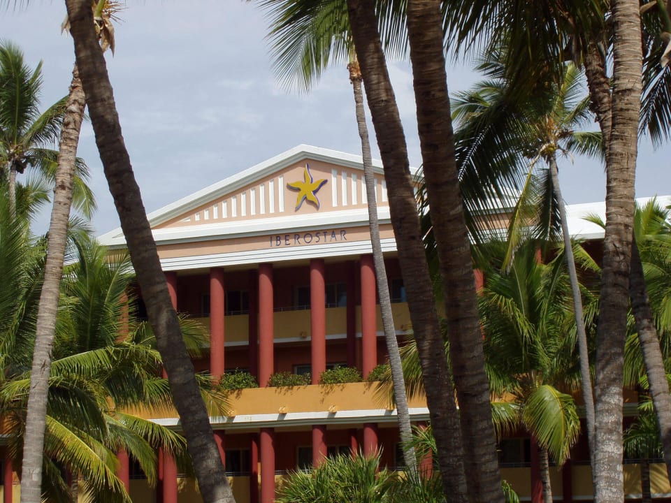 Hotel von außen Iberostar Waves Dominicana