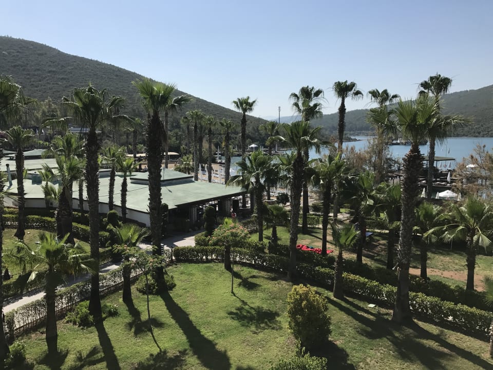 Gartenanlage Green Bay Resort & Spa
