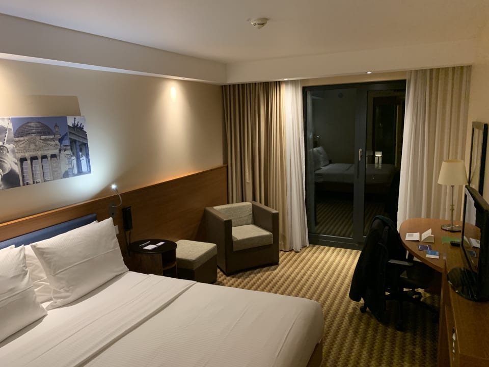 Zimmer Hampton by Hilton Berlin City West