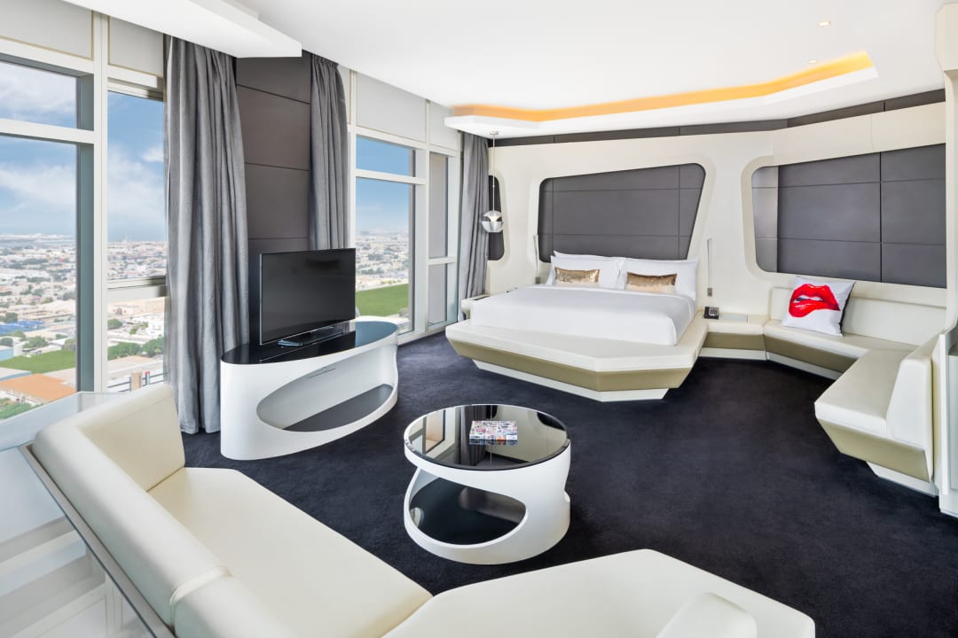 Zimmer V Hotel Dubai, Curio Collection by Hilton