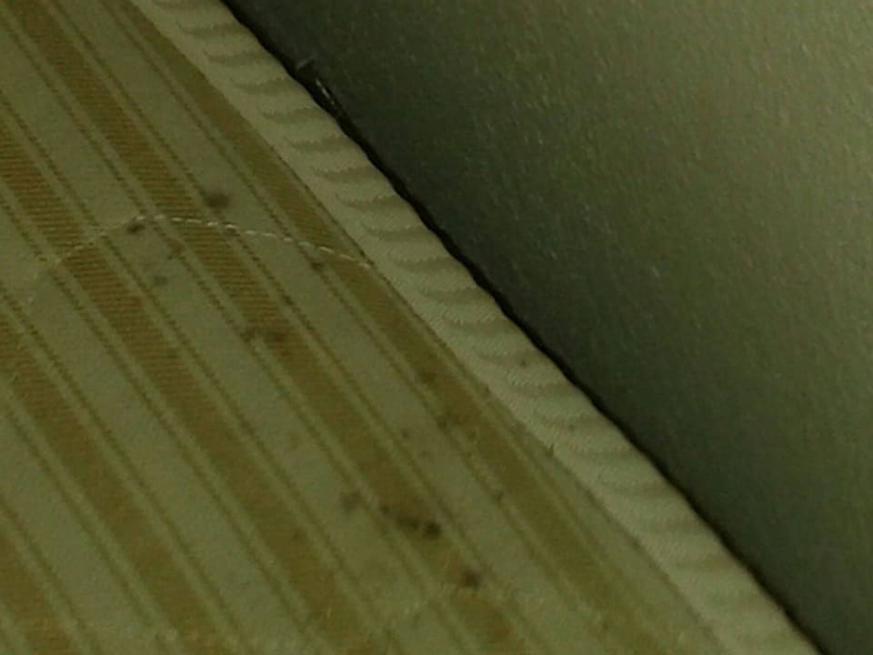 Verschimmelte Matratze mit Urinflecken Scaleta Beach Hotel