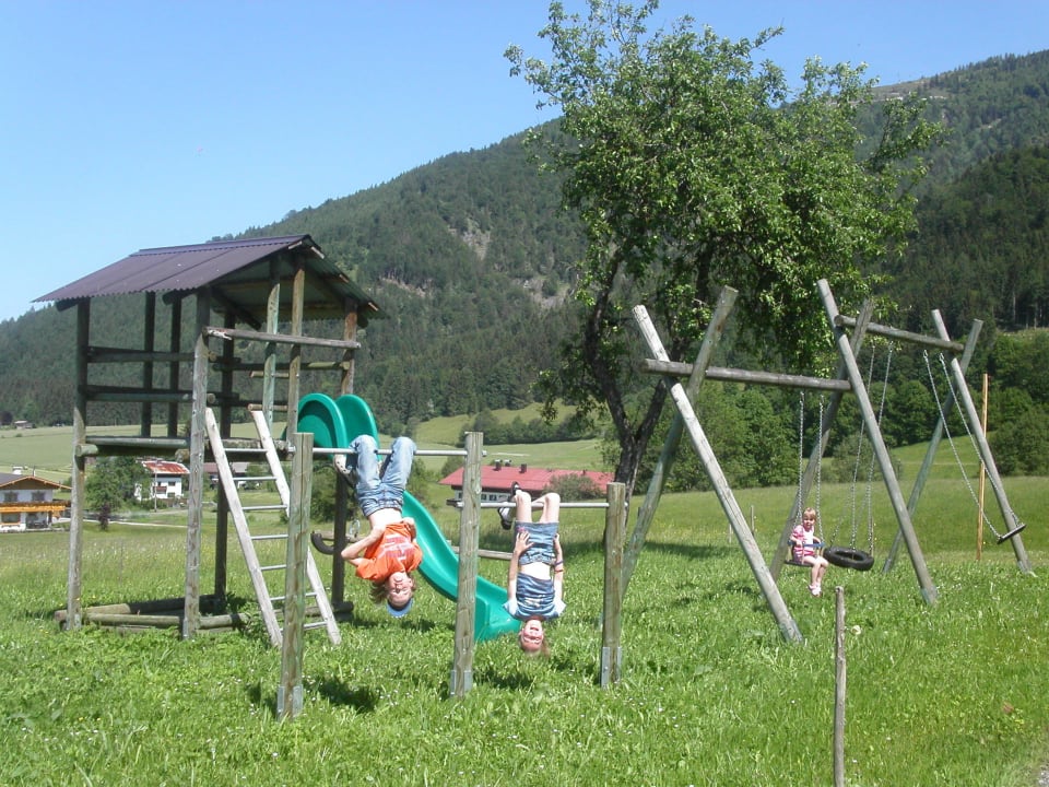 Kinder fühlen sich wohl am Bauernhof Bio-Bauernhof Oberhochstätt