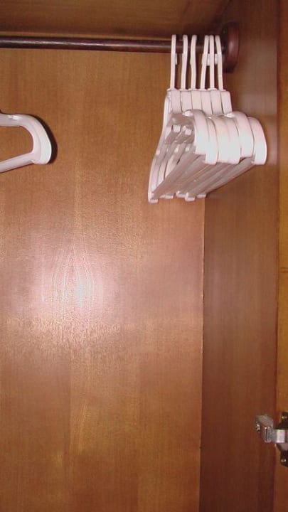 Kleiderschrank vom Superior Doppelzimmer EKHO Surf