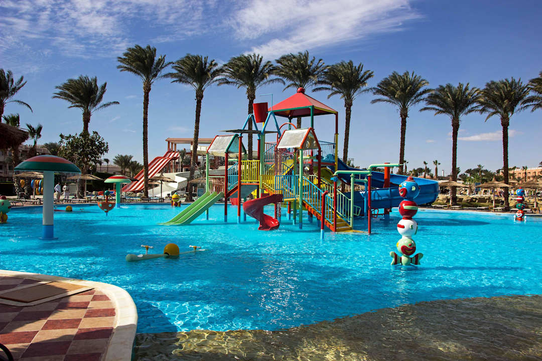 Kinderpool in der Gartenanlage Beach Albatros Resort