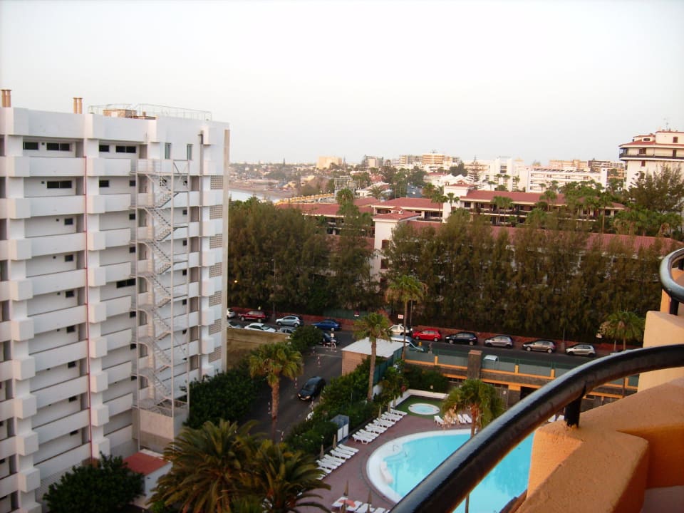 Zi 817  Ausblick rechts zum Strand allsun Hotel Lucana