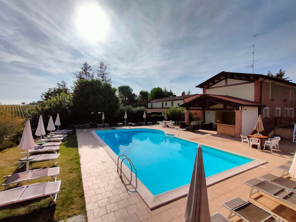 Pool Agriturismo e Cantina La Sabbiona