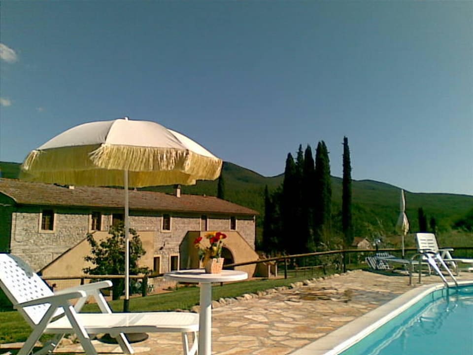 Vista da piscina Agriturismo Due Ponti