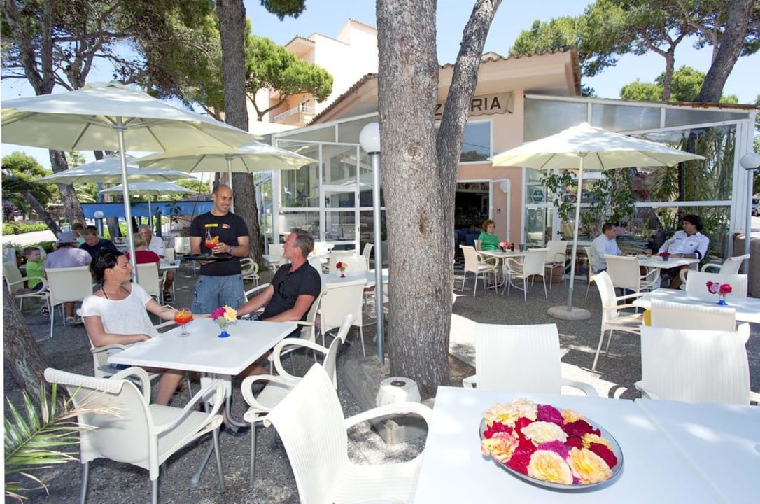 Terraza bar Hostel Alcina