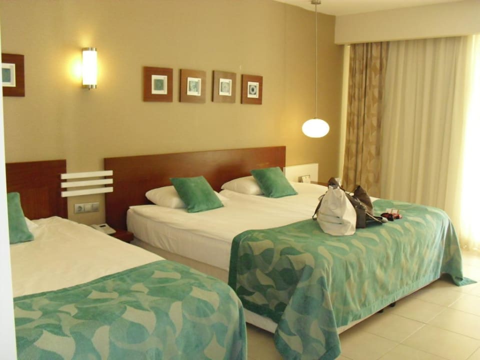 Zimmer Kamelya Aishen Club