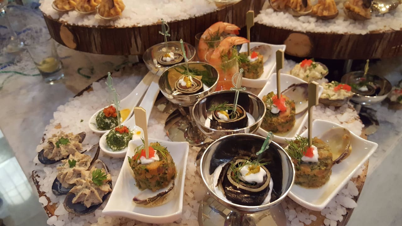 Fischbuffet Hauptrestaurant Acanthus Cennet Barut Collection