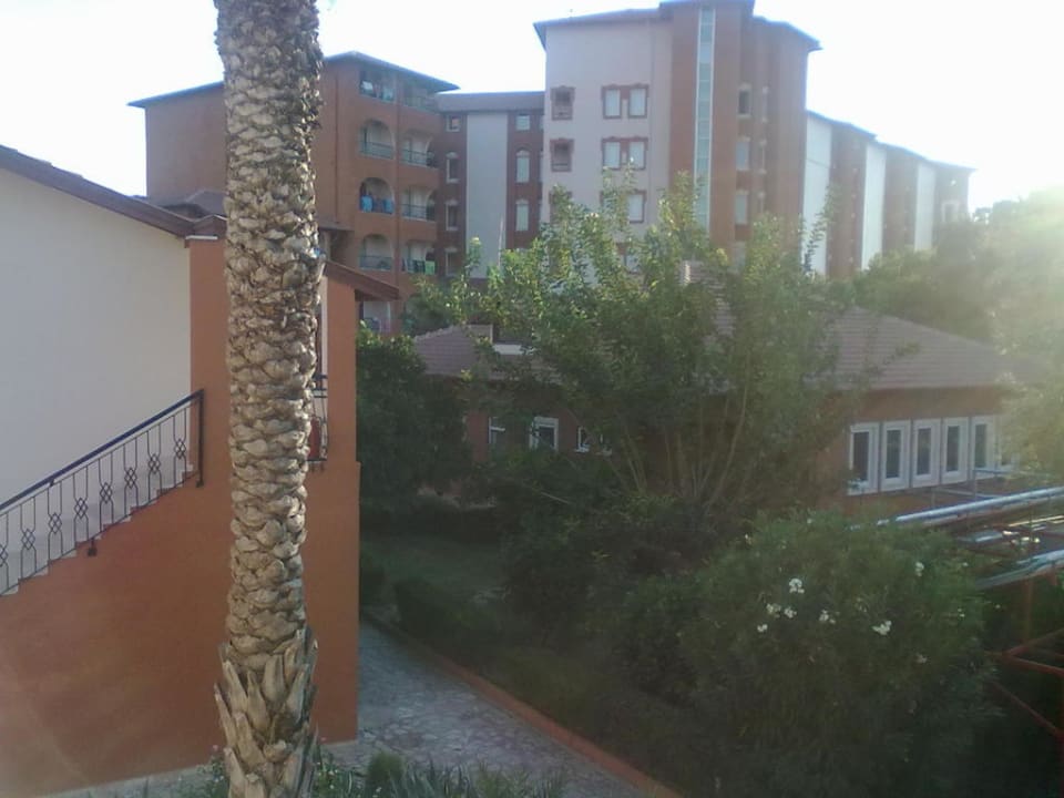 Hauptgebäude Club Turtas Beach Hotel