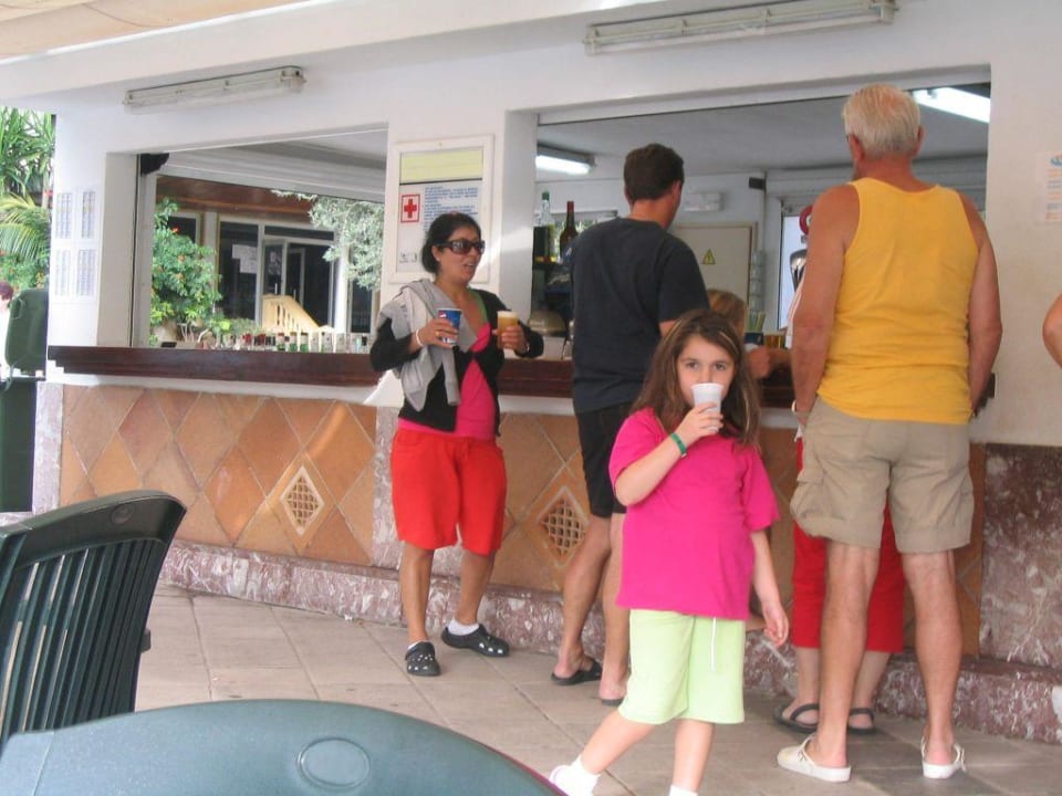 Snackbar am großen Pool BQ Belvedere Hotel