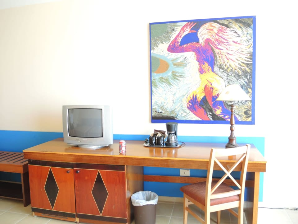Schreibtisch mit TV und Minibar Blau varadero - Adults only