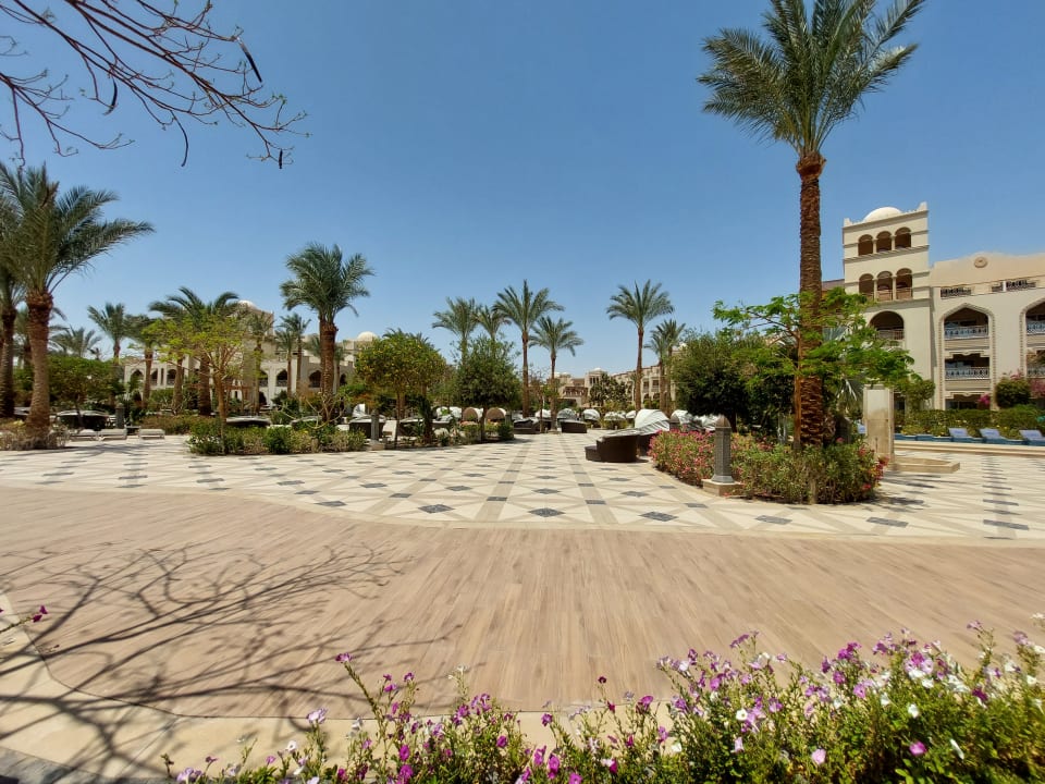 Gartenanlage The Grand Palace - Adults only