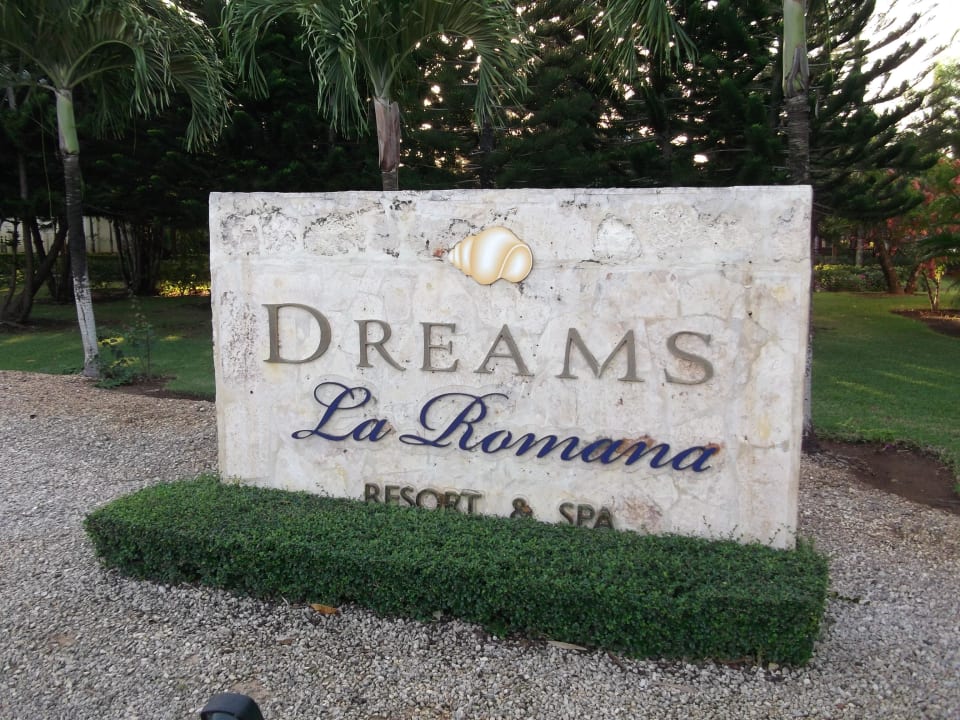 Eingangsportal Dreams La Romana Resort & Spa