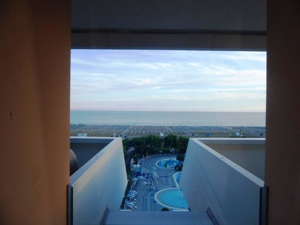 Ausblick vom Frontgiebel 6. Etage Aparthotel Holiday