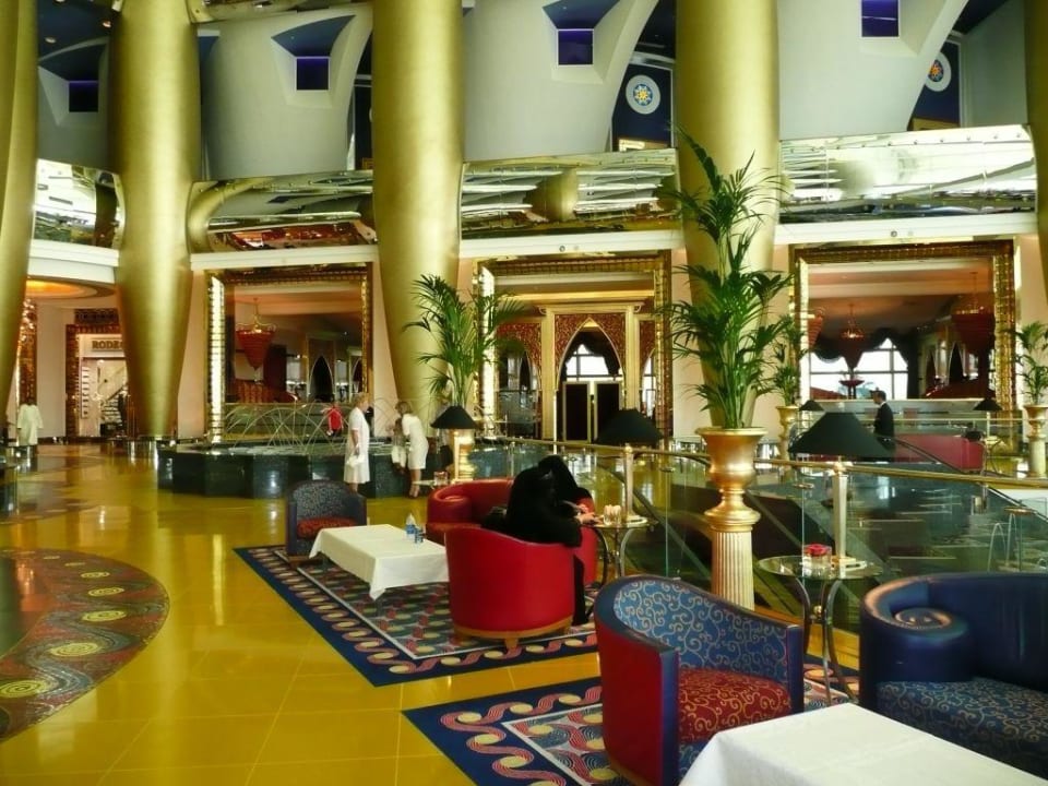 Im Eingangsbereich erste Etage Burj Al Arab
