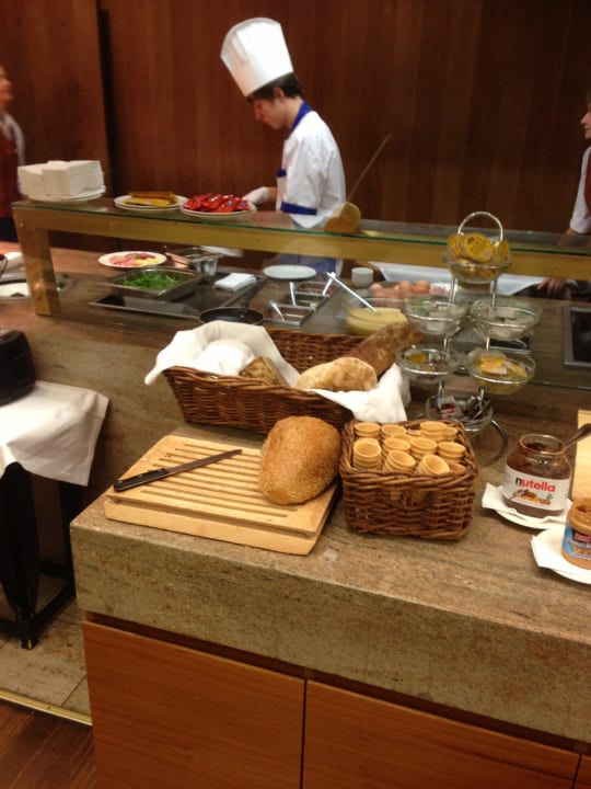 Frühstück mit frischen Körnerbroten Hotel Don Giovanni Prague
