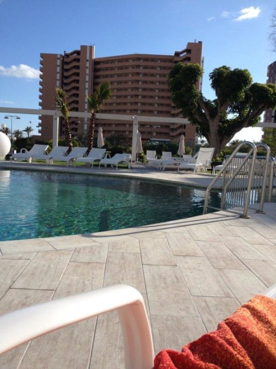 Saubere Poolanlage des Hotels BG Hotel Caballero