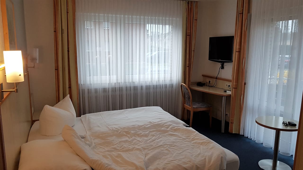 Zimmer Airport Hotel Karsten