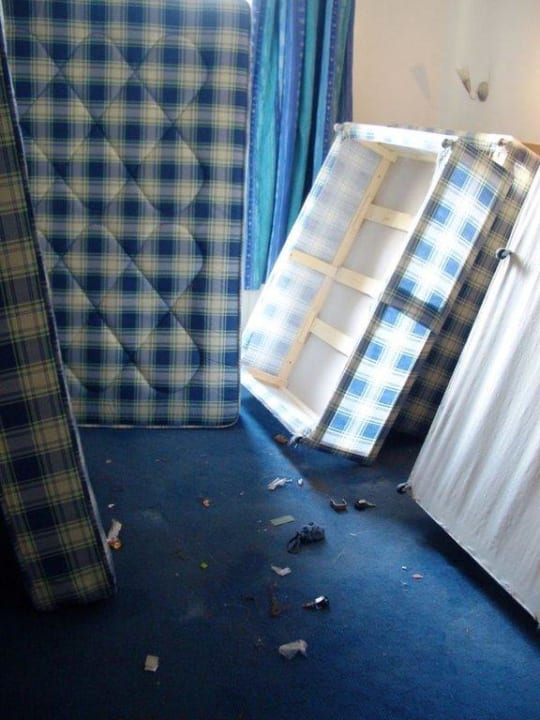 Unaufgeräumtes Zimmer Whiteleaf Hotel