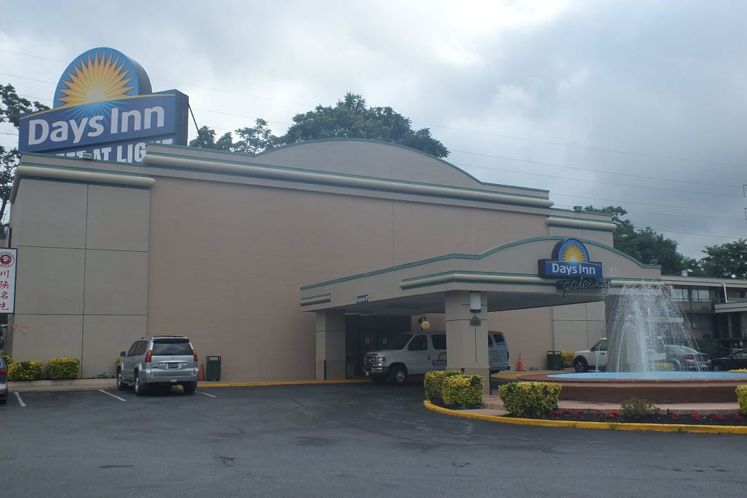 Haupteingang Hotel Days Inn Gateway Washington D.C.