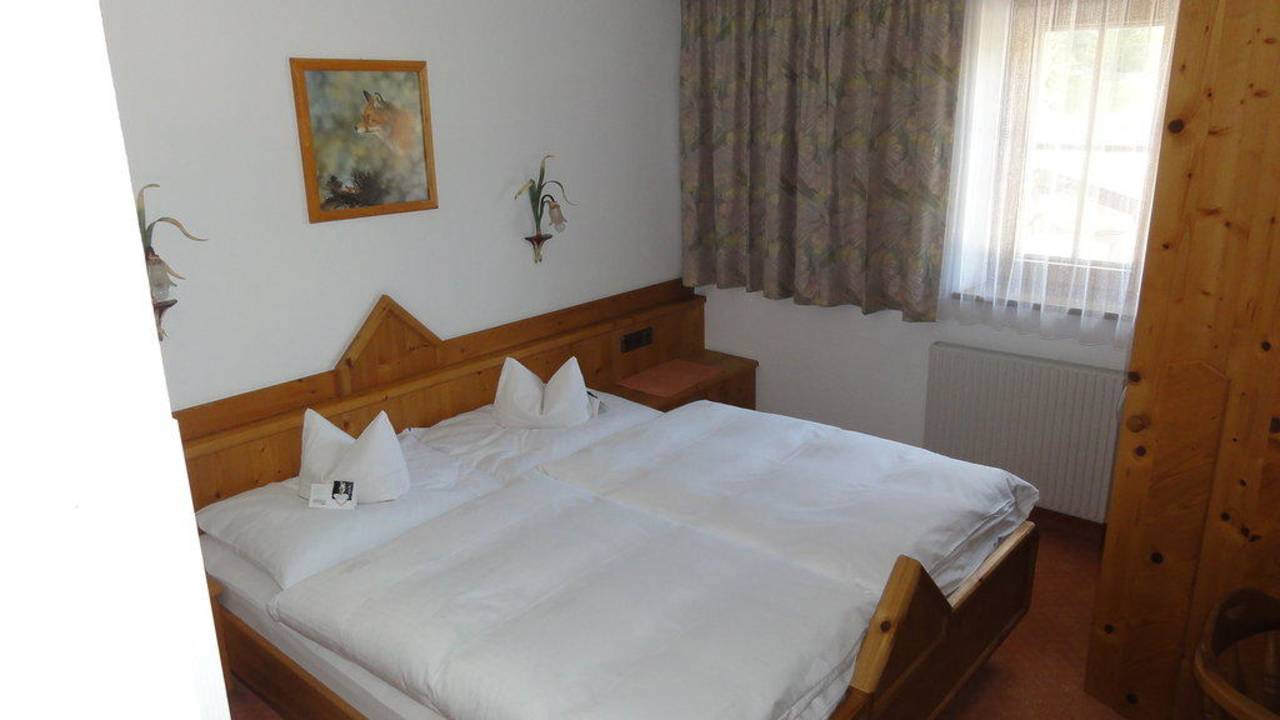 Schlafzimmer mit Doppelbett Ferienhaus Kirchplatzl