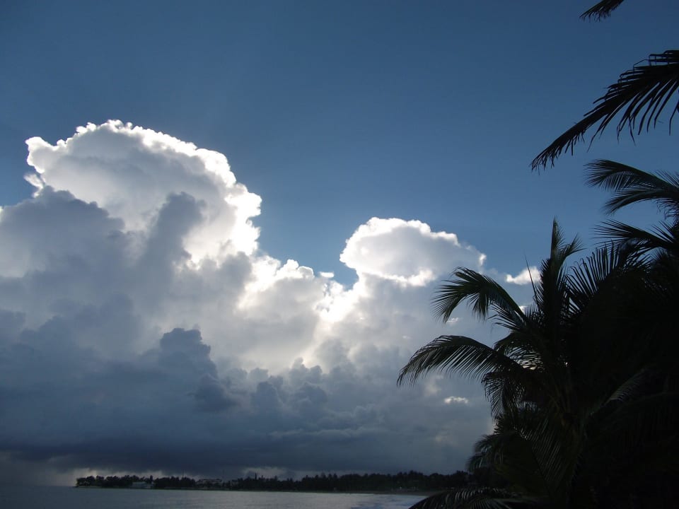 ...vor aufkommenden Gewitter... Viva Tangerine by Wyndham - All Inclusive Resort