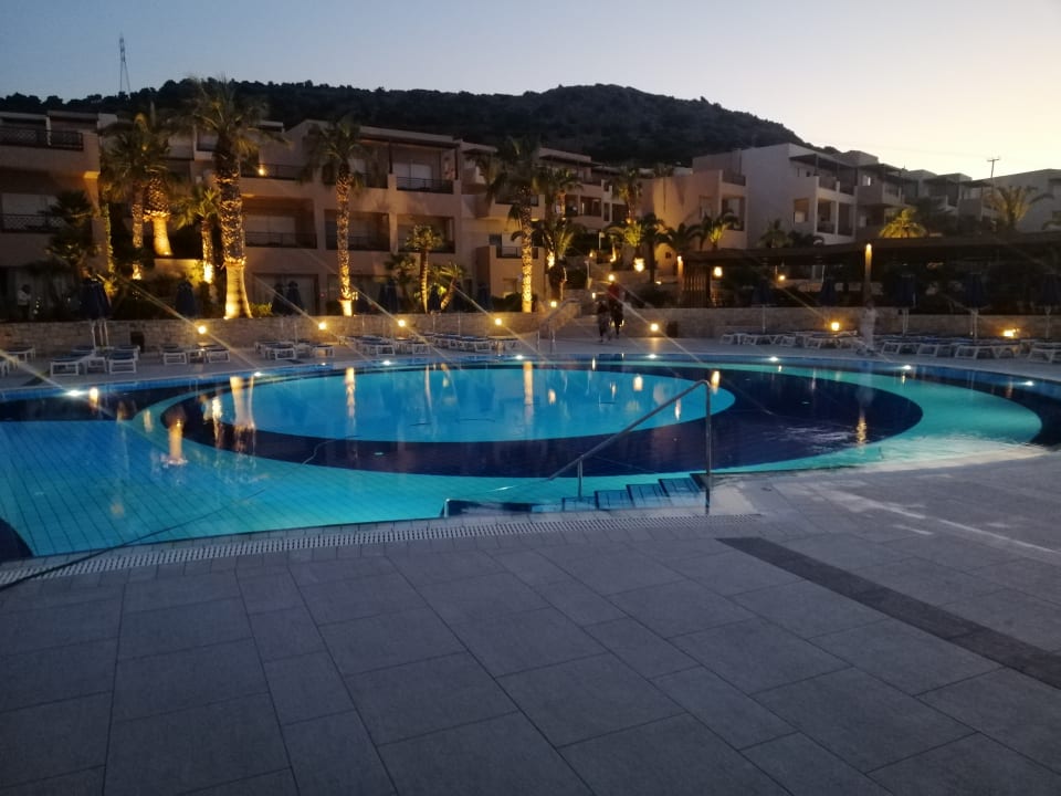 Pool Grand Hotel Holiday Resort