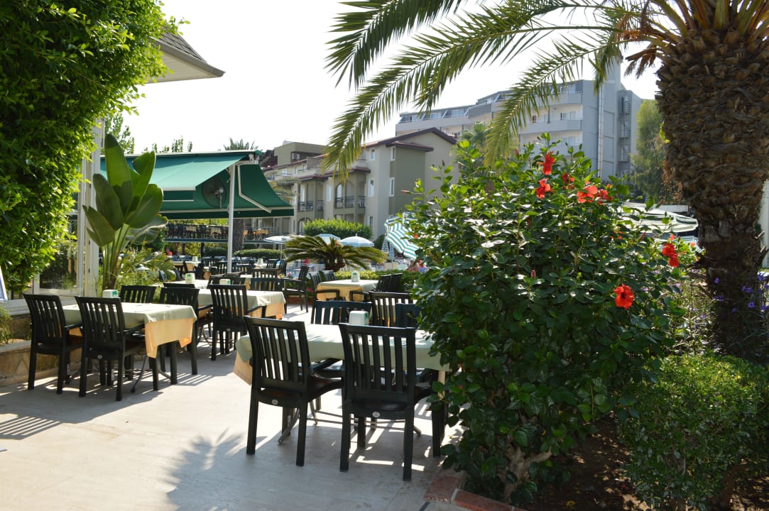 Sitzplätze Außenterrasse Hotel Gardenia Beach