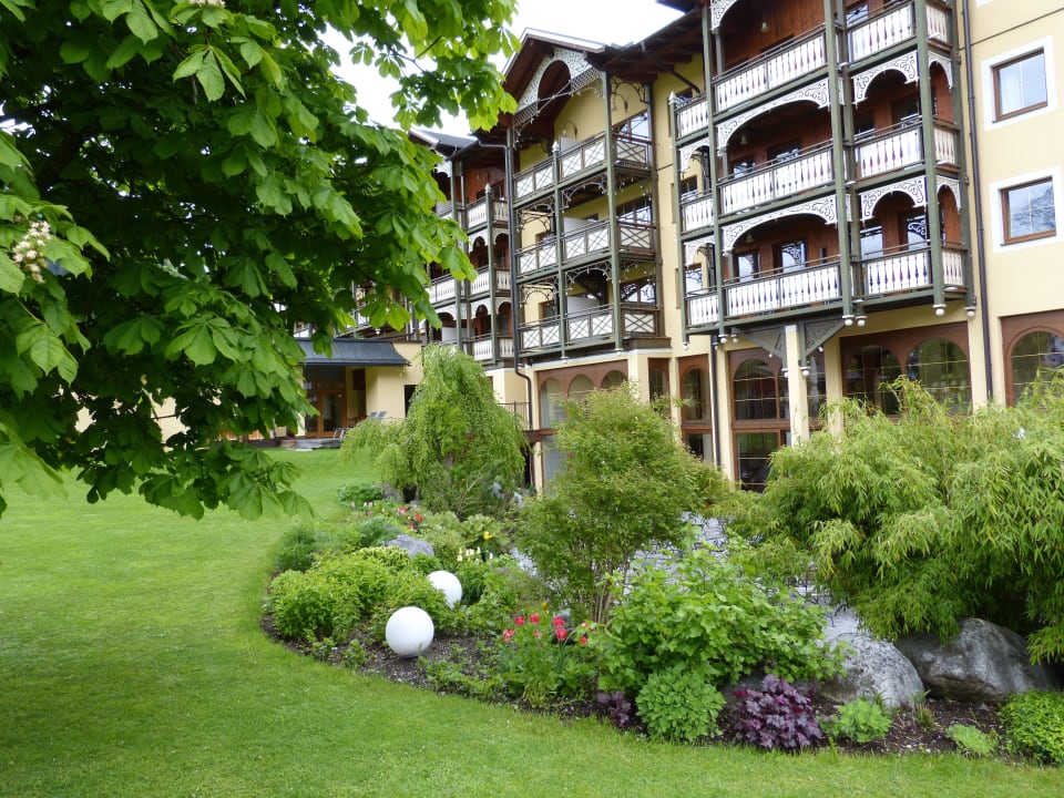 Hinter dem Haus Hotel der Wiesenhof