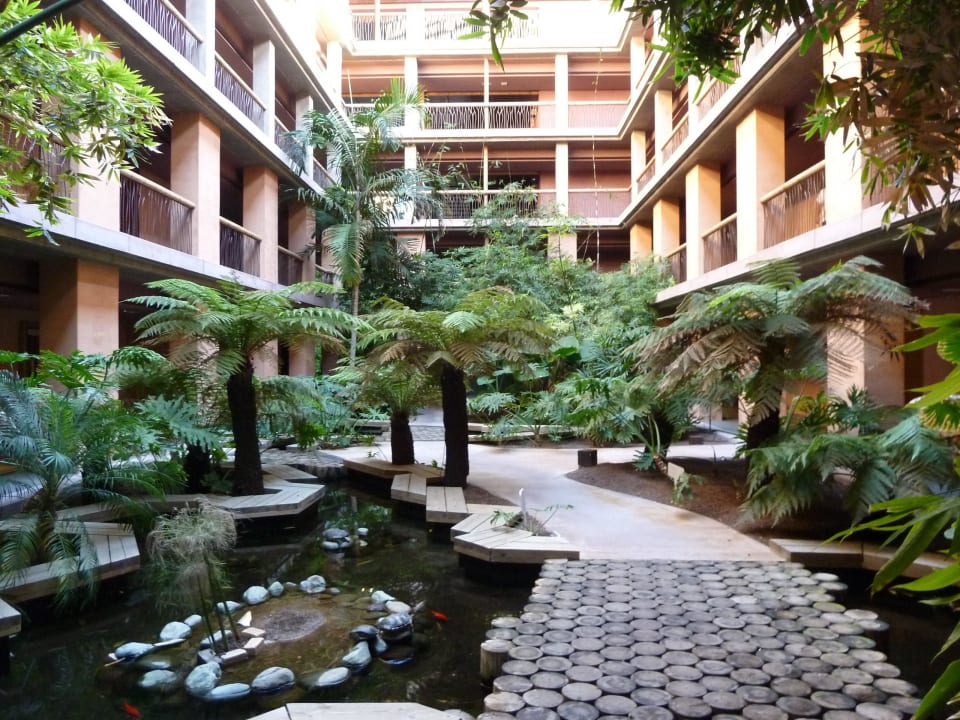 Garten in der Anlage Lopesan Baobab Resort